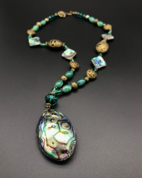 Collier de Créateur "Taonga" en Nacre Abalone et Agates Naturelles